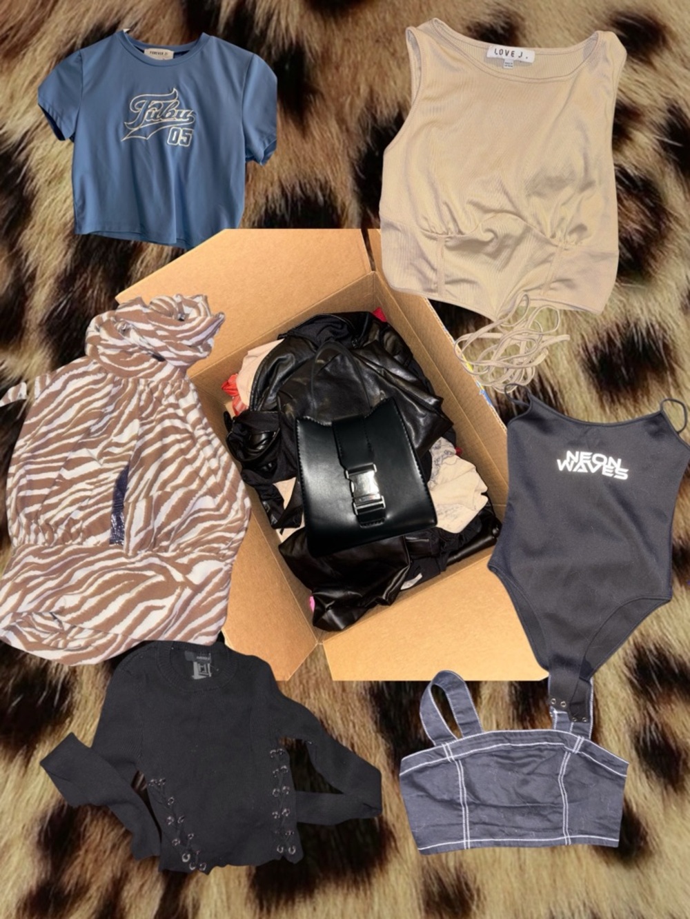 (SIZE S) FOREVER 21 SHIRT BUNDLE (6 Shirts Included and 1 Purse)